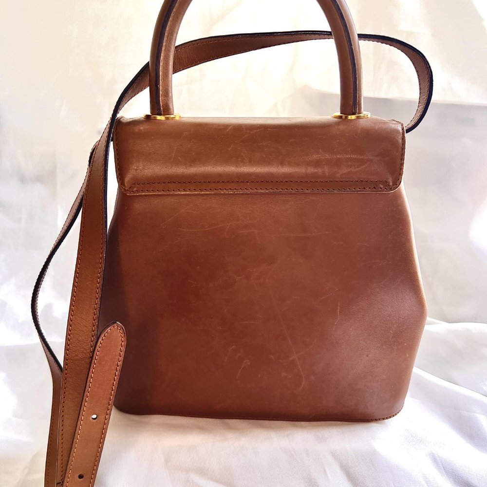 Classic Ferragamo Leather Handbag with Shoulder Strap - Picture 3 of 7